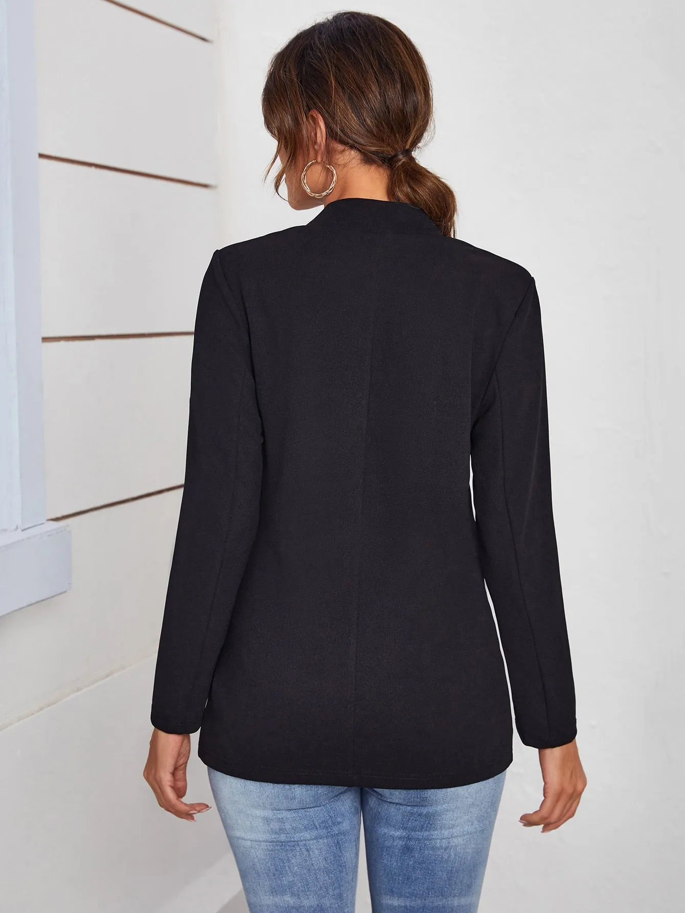 Blazer unicolor escote V con parte delantera abierta