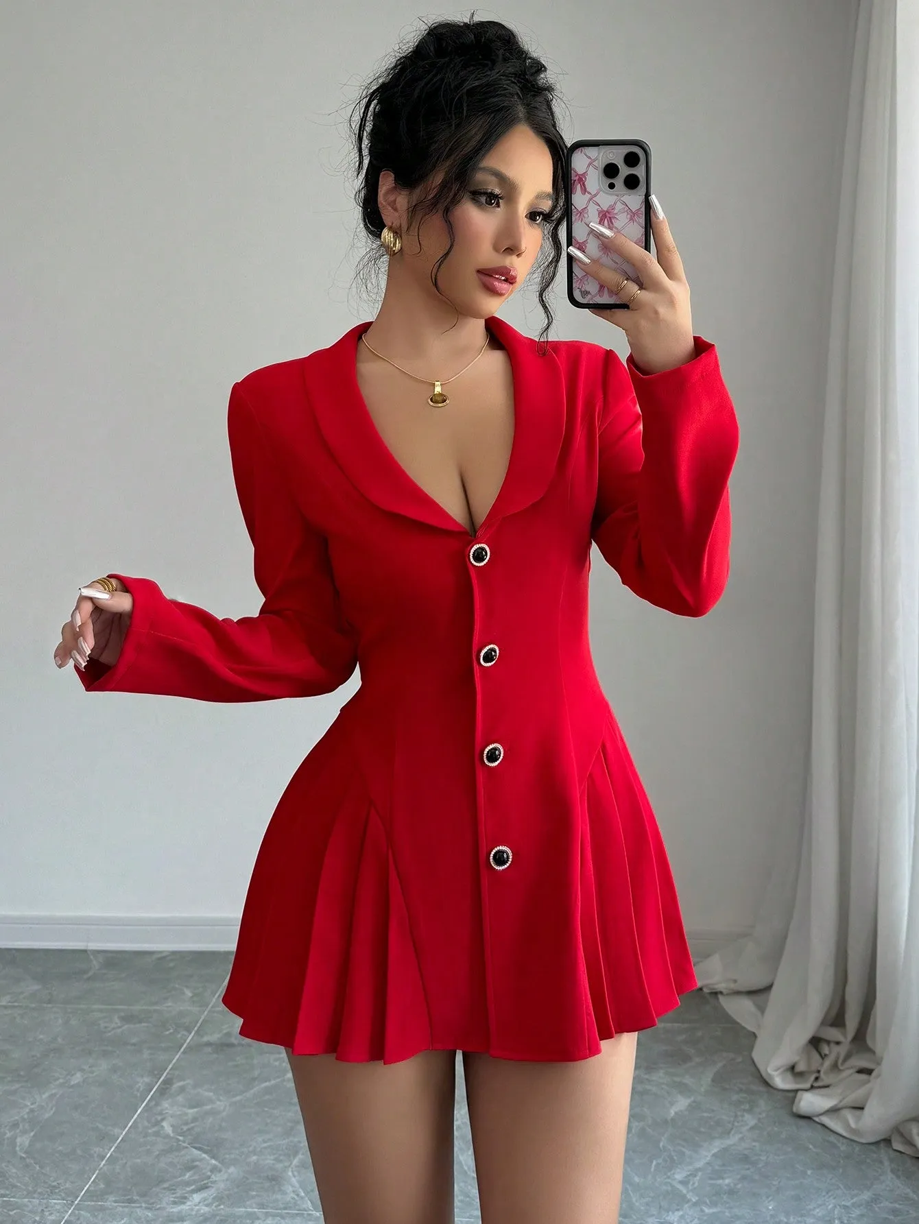 Chaqueta elegante de mujer en rojo para San Valentín