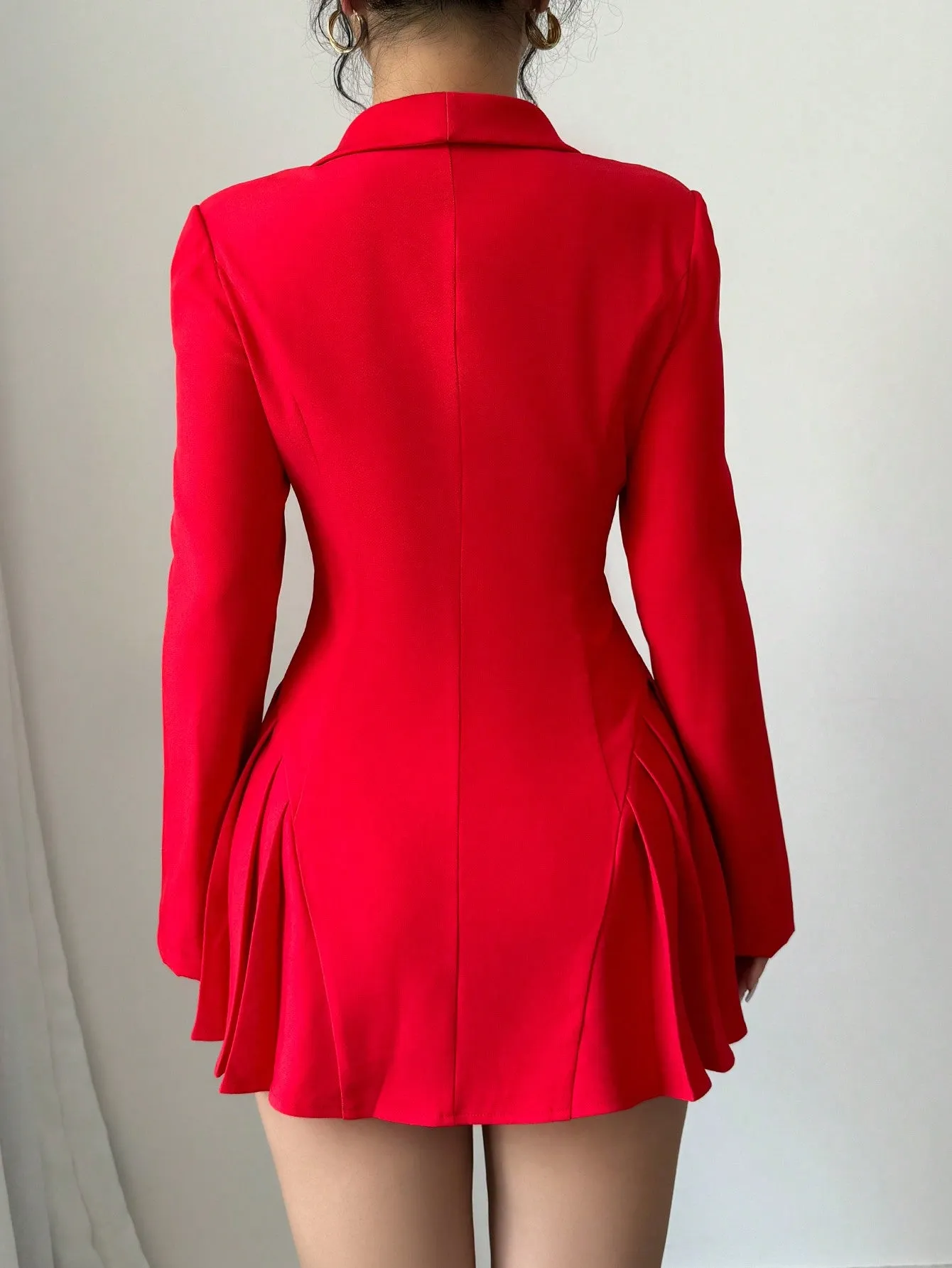 Chaqueta elegante de mujer en rojo para San Valentín
