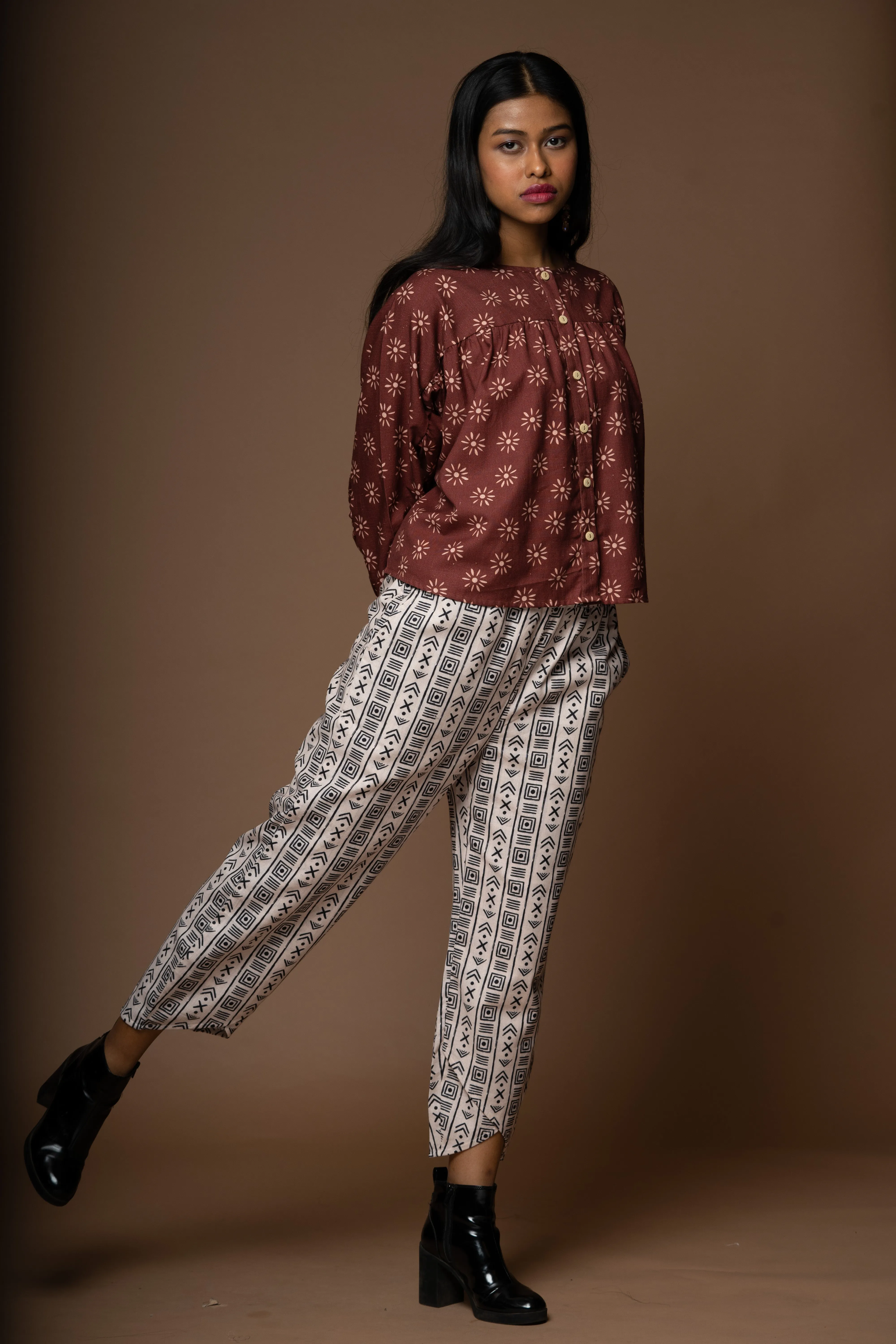 Crossover Layers Pants in Geometry Calling Pattern