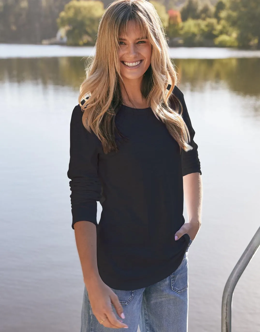 Essential Scoop Hem Long Sleeve T-shirt - Black