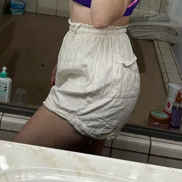 Jens Pirate Booty Bloomer Style Beachy High Waisted cream shorts