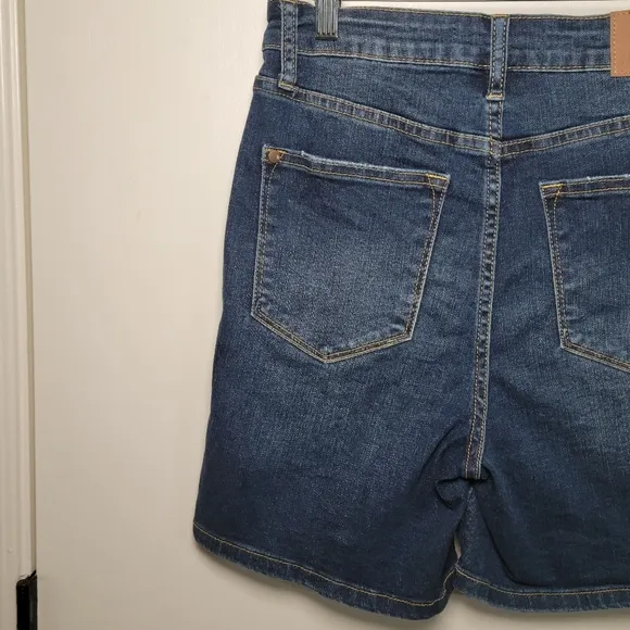 Judy Blue High Rise Tummy Control Denim Shorts, Size Medium