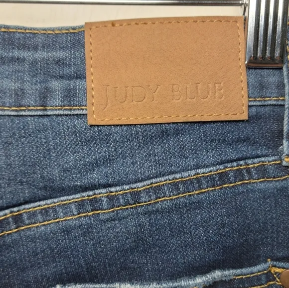 Judy Blue High Rise Tummy Control Denim Shorts, Size Medium