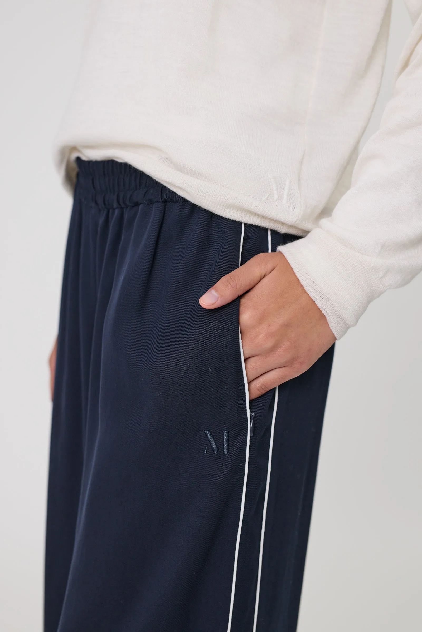 Legion Side Stripe Pant - Midnight