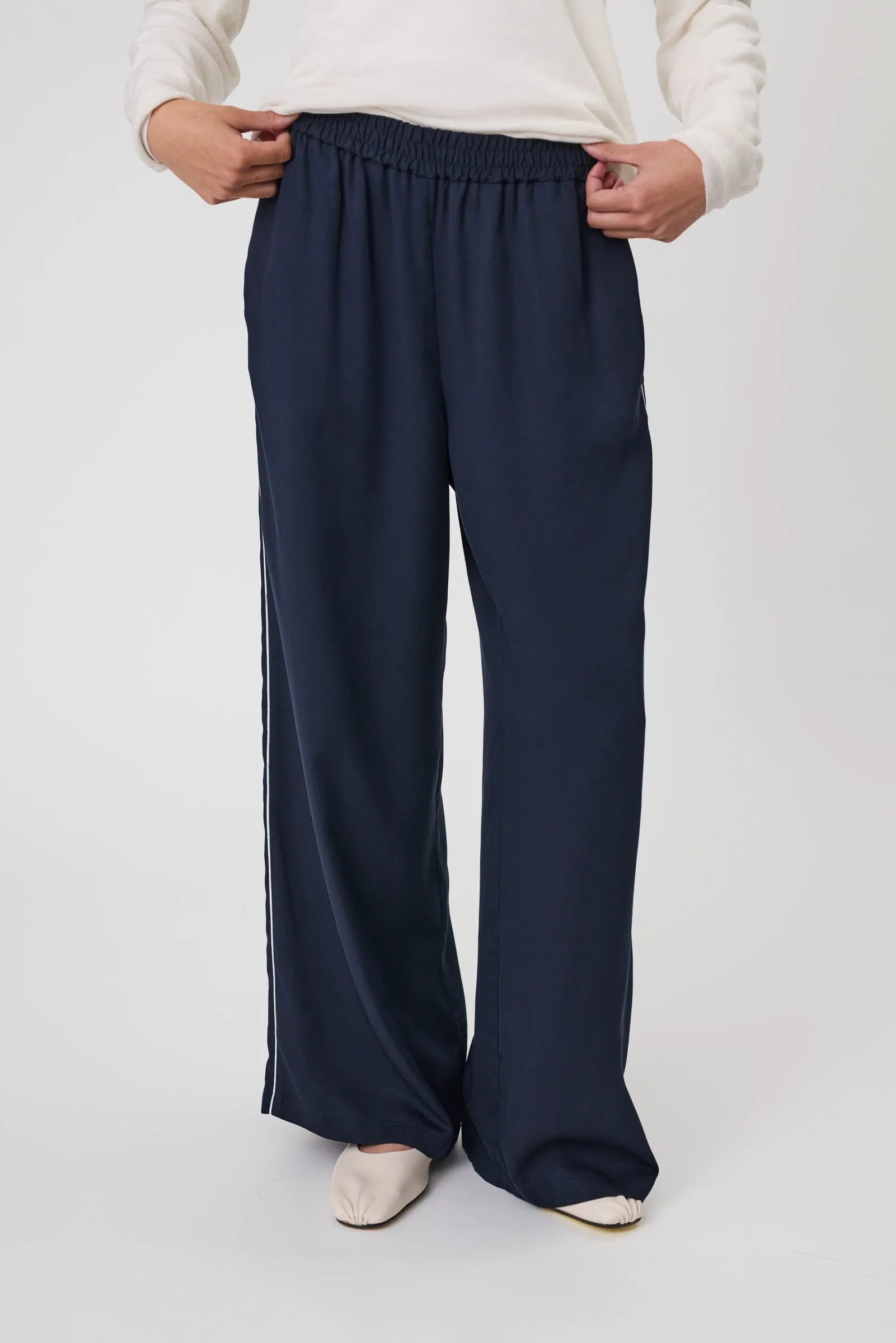 Legion Side Stripe Pant - Midnight