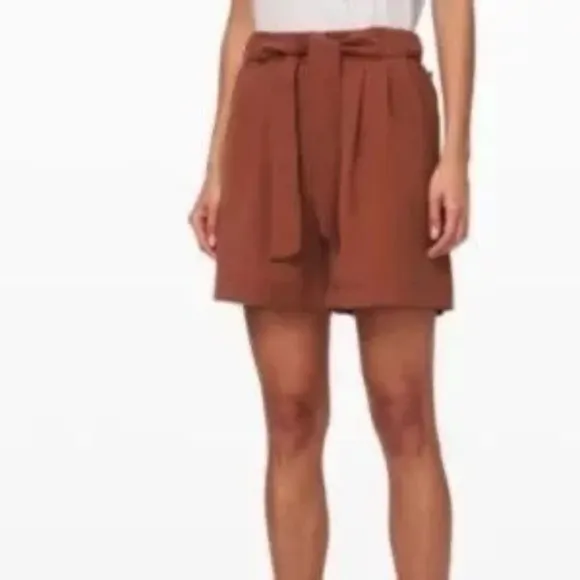 Lululemon Noir Short 5.5&quot; Rustic Clay Size 6 With Pockets and Tie at Waist