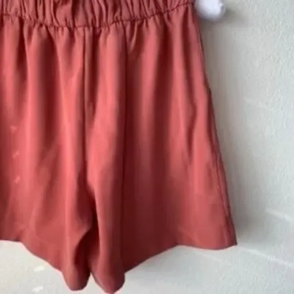 Lululemon Noir Short 5.5&quot; Rustic Clay Size 6 With Pockets and Tie at Waist