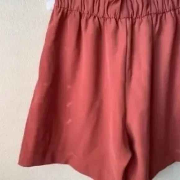 Lululemon Noir Short 5.5&quot; Rustic Clay Size 6 With Pockets and Tie at Waist