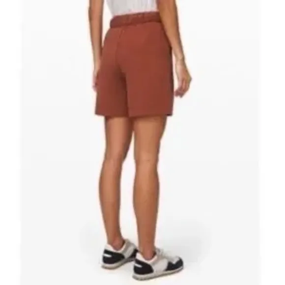 Lululemon Noir Short 5.5&quot; Rustic Clay Size 6 With Pockets and Tie at Waist
