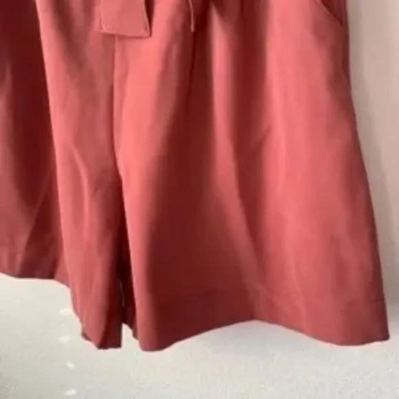 Lululemon Noir Short 5.5&quot; Rustic Clay Size 6 With Pockets and Tie at Waist