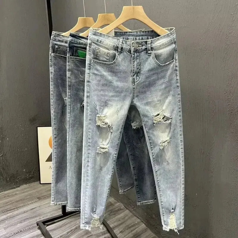 Trendy Holed Jeans von FusionFit