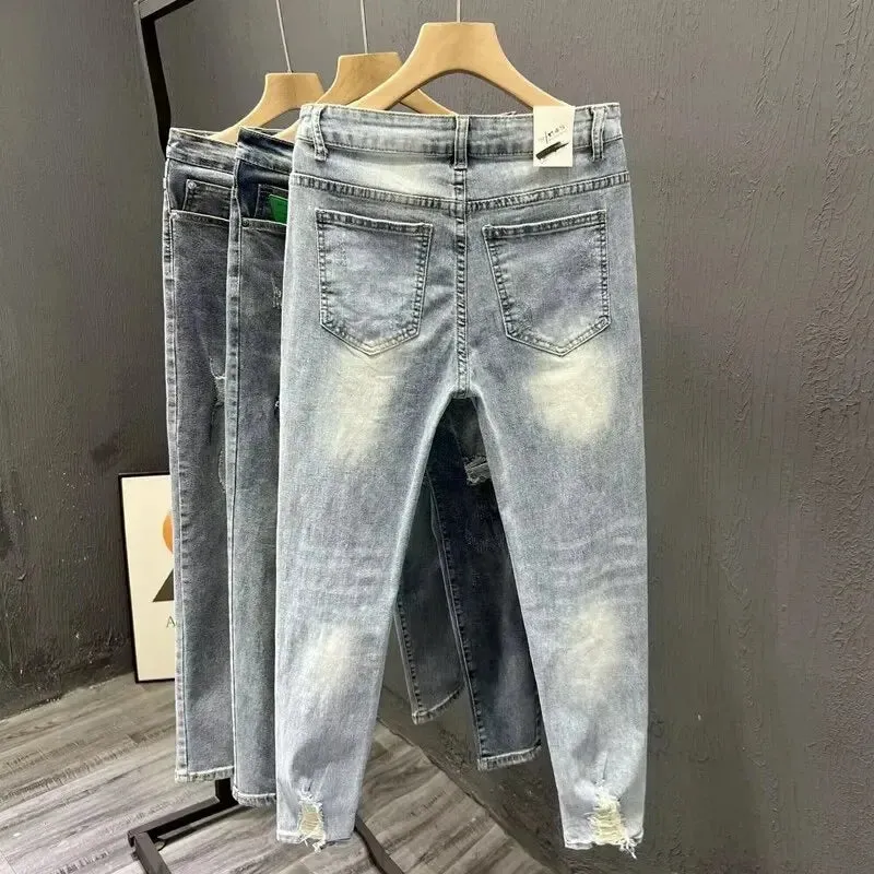 Trendy Holed Jeans von FusionFit